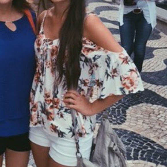 Off the shoulder flowy flowered top - Picture 2 of 4